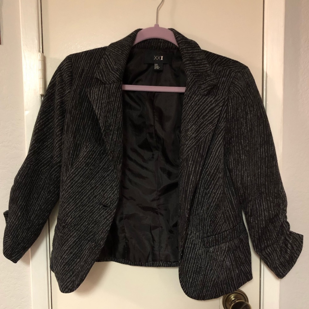 Striped ruched sleeve blazer